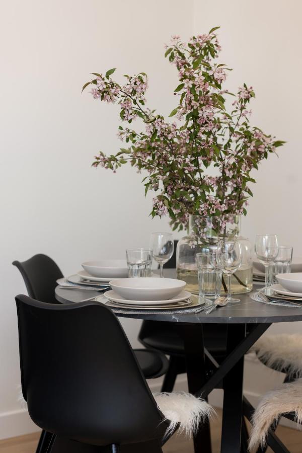 Fashionable Center By Renters Apartmán